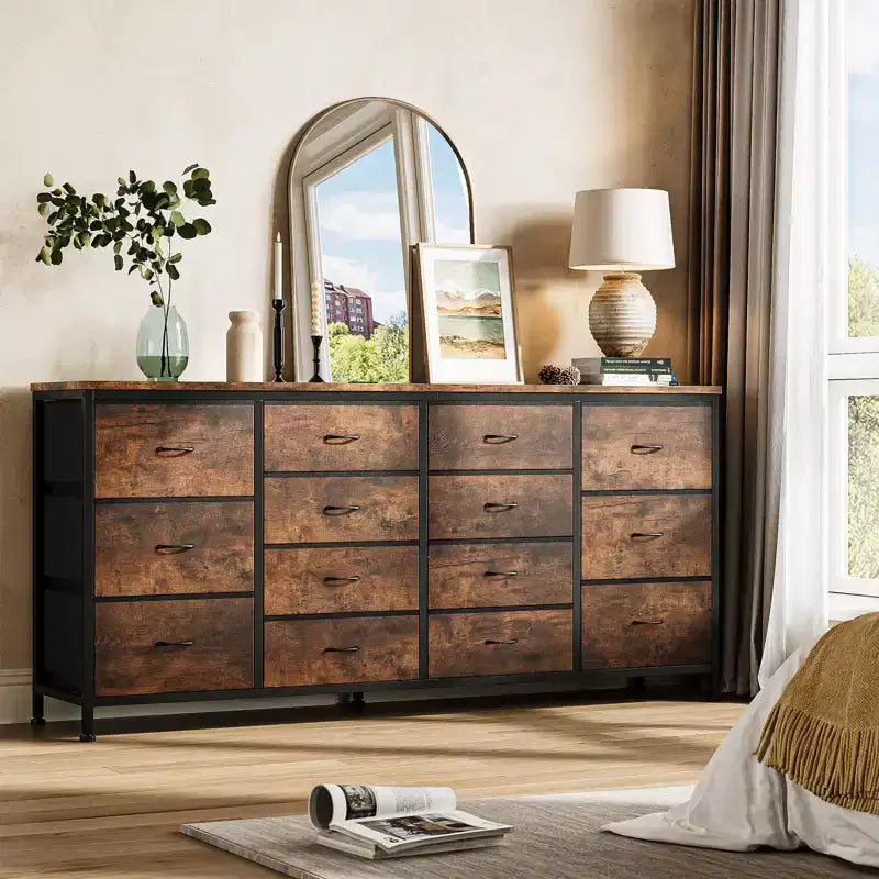 Cassettiera per TV da 63" W per TV da 65, 70, 75 pollici, comò a 14 cassetti per camera da letto con prese di corrente, centro di intrattenimento grande e lungo in tessuto