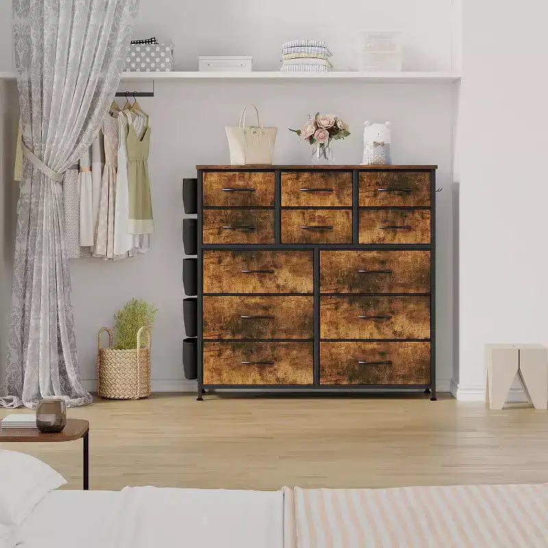 Cassettiera alta 90 cm per camera da letto con 12 cassetti, comò con tasche laterali e ganci, robusto telaio in acciaio, piano in legno, maniglia facile da tirare