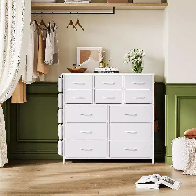 Cassettiera alta 90 cm per camera da letto con 12 cassetti, comò con tasche laterali e ganci, robusto telaio in acciaio, piano in legno, maniglia facile da tirare