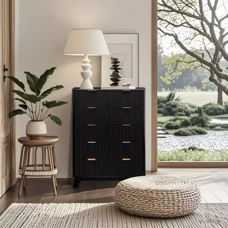 Comò a 5 Cassetti Scanalati, Comodino Moderno Alto 122 cm con Dispositivo Anti-Ribaltamento, Organizer in Legno per Camera da Letto, Soggiorno, Ingresso